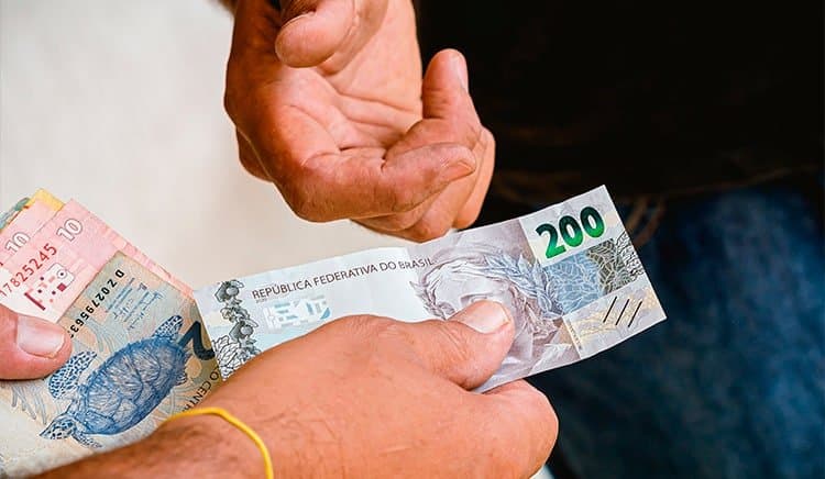Salário pago “por fora”: quais direitos podem ser afetados